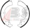 PEUGE 423833 Brake Shoe Set